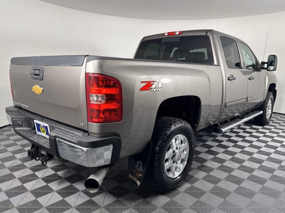 2014 Chevrolet Silverado 3500HD LT Pickup 4D 6 1/2 ft Crew Cab Image 9