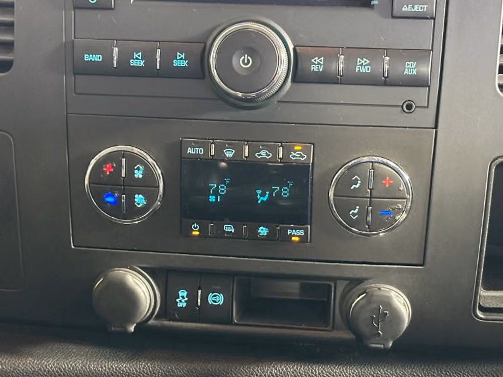 2014 Chevrolet Silverado 3500HD LT Pickup 4D 6 1/2 ft Crew Cab Image 36