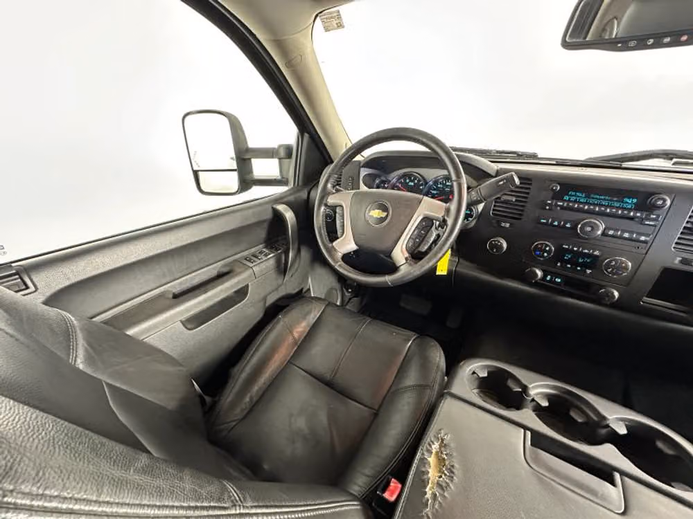 2014 Chevrolet Silverado 3500HD LT Pickup 4D 6 1/2 ft Crew Cab Image 31