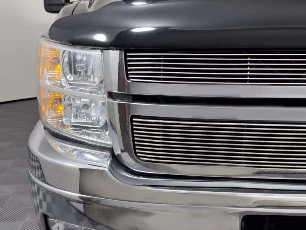 2014 Chevrolet Silverado 3500HD LT Pickup 4D 6 1/2 ft Crew Cab Image 4