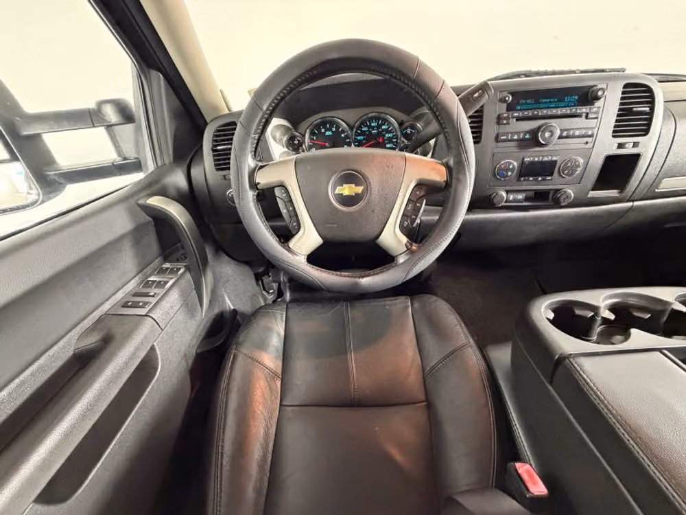 2014 Chevrolet Silverado 3500HD LT Pickup 4D 6 1/2 ft Crew Cab Image 23