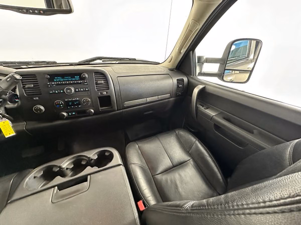 2014 Chevrolet Silverado 3500HD LT Pickup 4D 6 1/2 ft Crew Cab Image 32