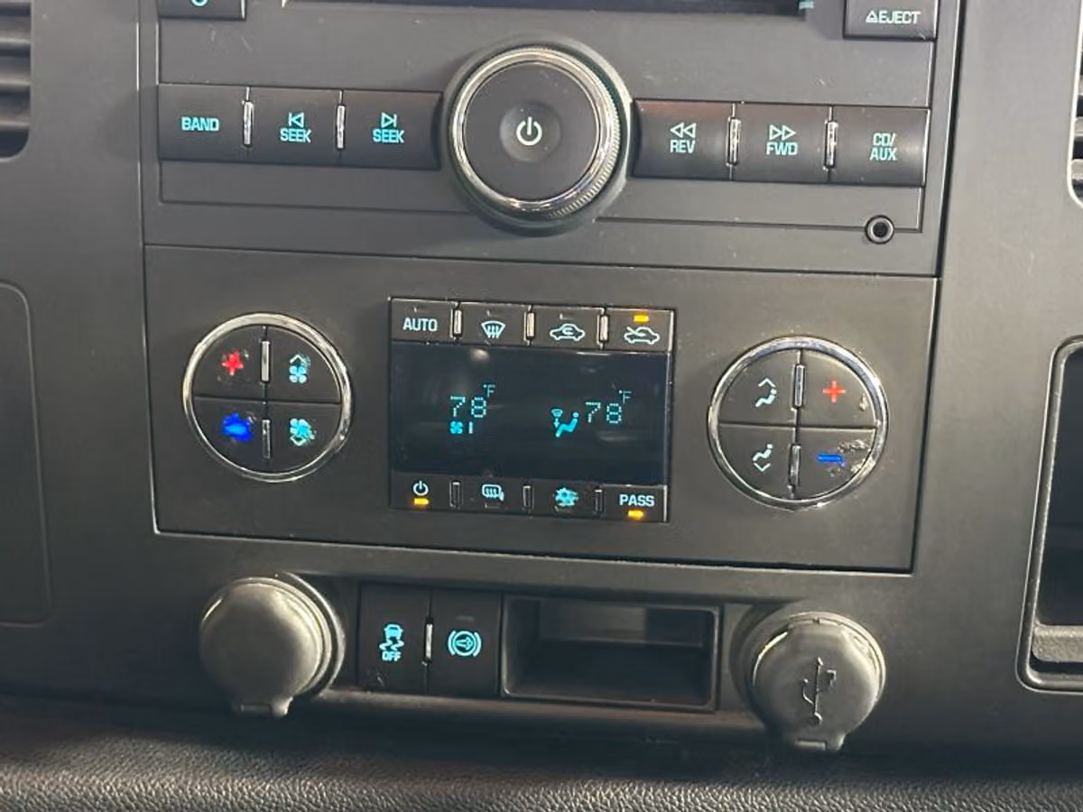 2014 Chevrolet Silverado 3500HD LT Pickup 4D 6 1/2 ft Crew Cab Image 36