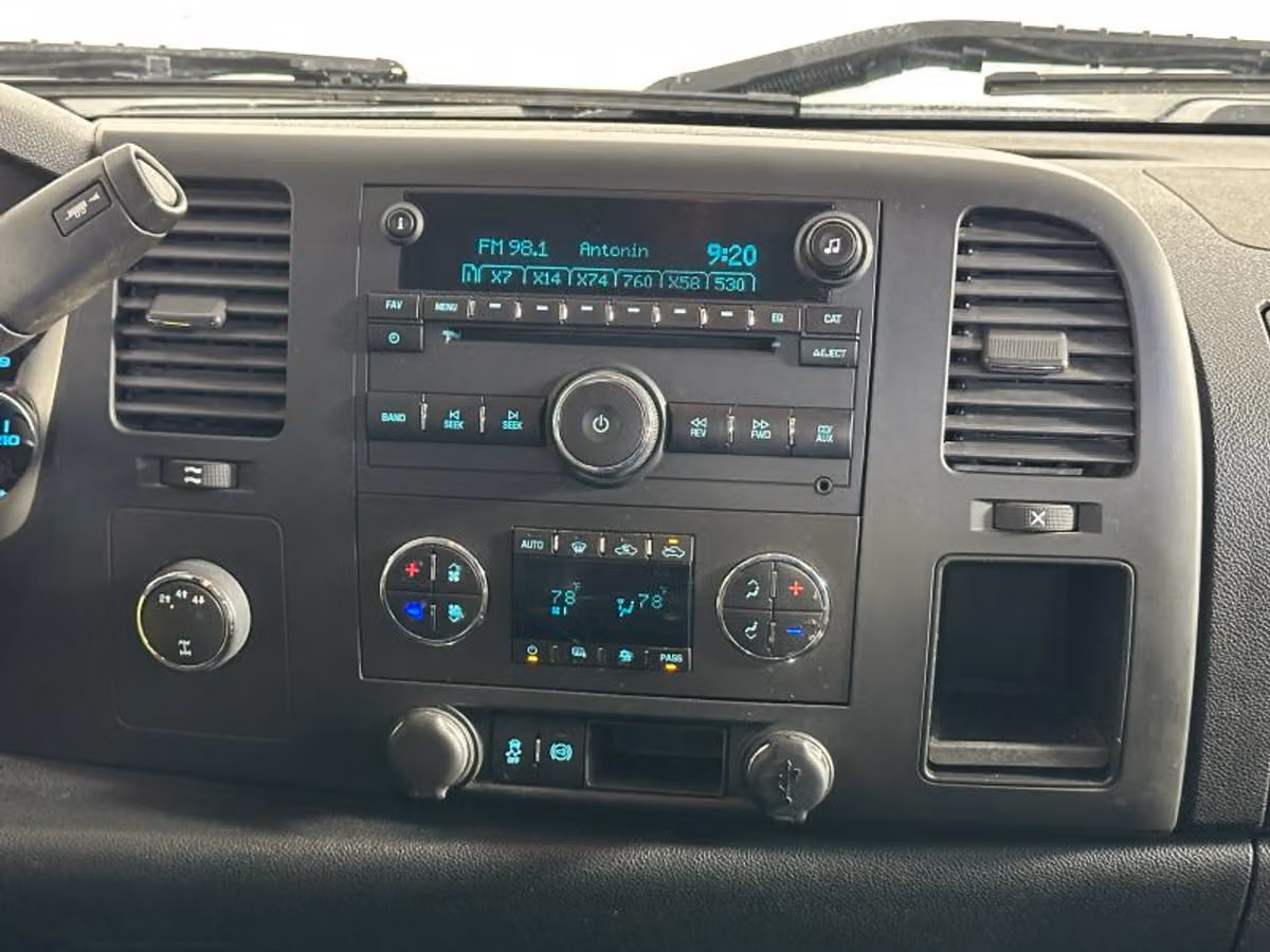 2014 Chevrolet Silverado 3500HD LT Pickup 4D 6 1/2 ft Crew Cab Image 35