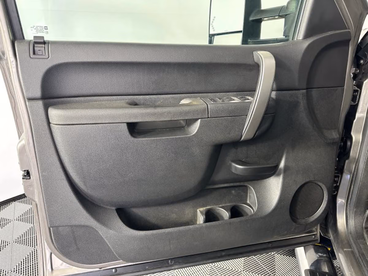 2014 Chevrolet Silverado 3500HD LT Pickup 4D 6 1/2 ft Crew Cab Image 26