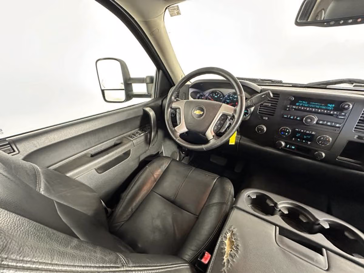 2014 Chevrolet Silverado 3500HD LT Pickup 4D 6 1/2 ft Crew Cab Image 31