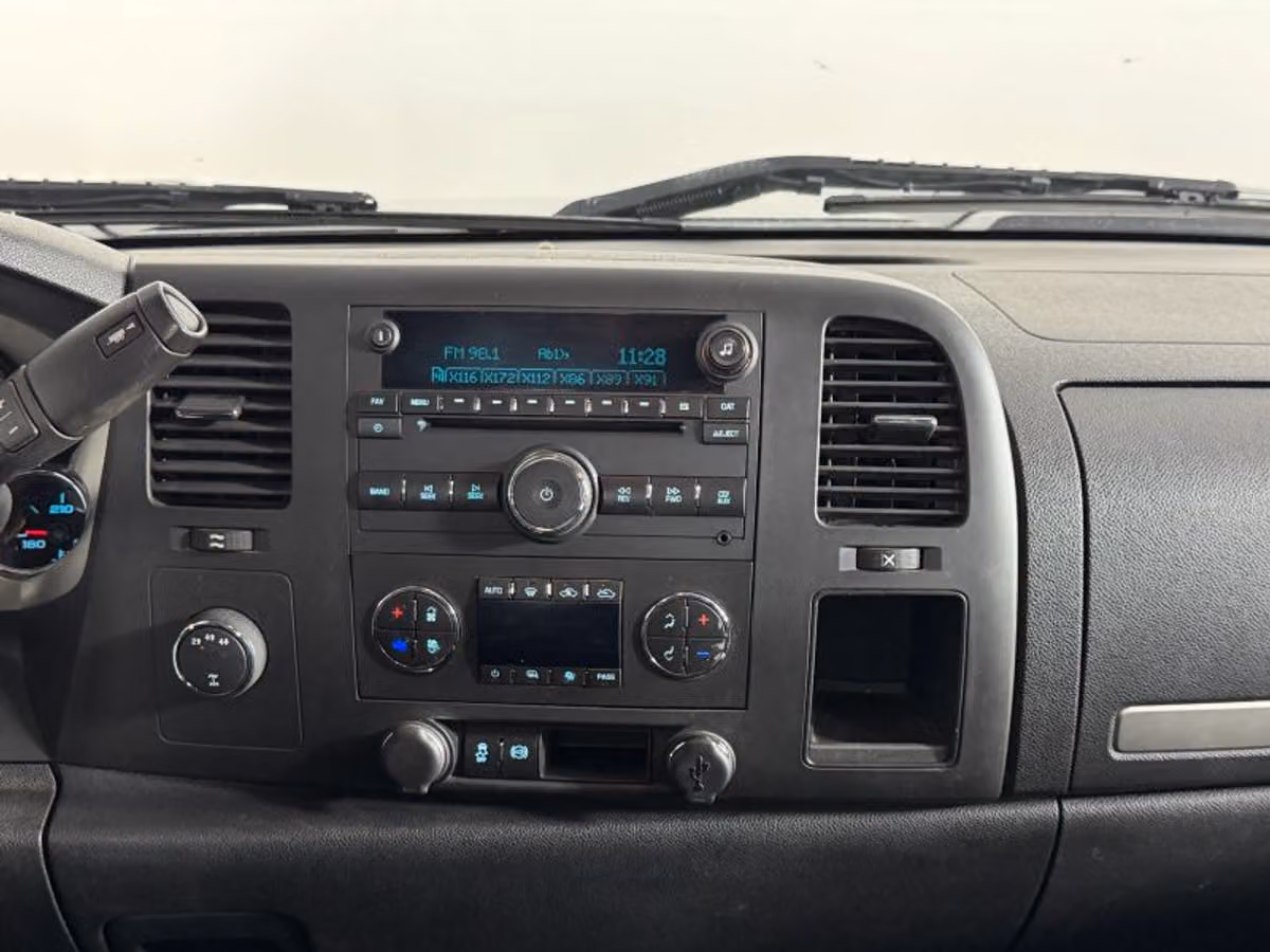 2014 Chevrolet Silverado 3500HD LT Pickup 4D 6 1/2 ft Crew Cab Image 27