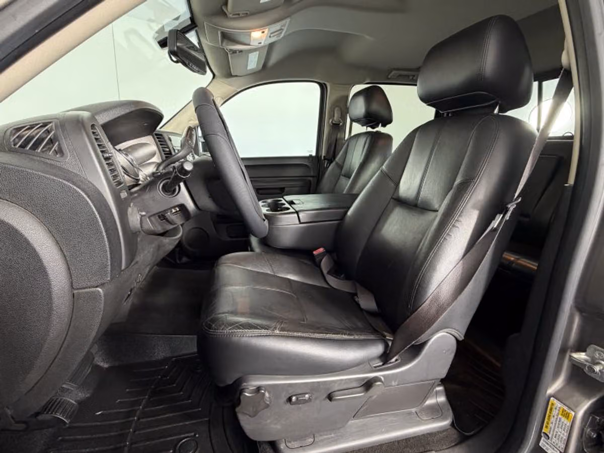 2014 Chevrolet Silverado 3500HD LT Pickup 4D 6 1/2 ft Crew Cab Image 28