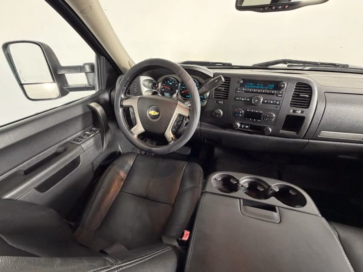 2014 Chevrolet Silverado 3500HD LT Pickup 4D 6 1/2 ft Crew Cab Image 21