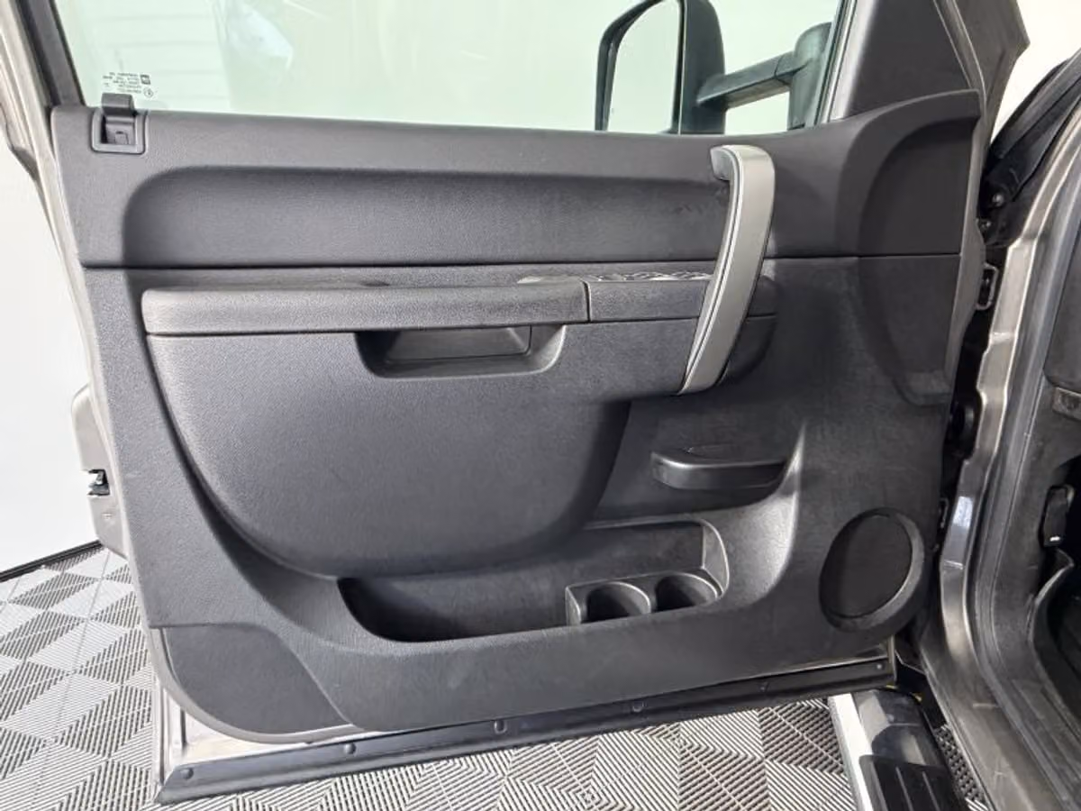 2014 Chevrolet Silverado 3500HD LT Pickup 4D 6 1/2 ft Crew Cab Image 30