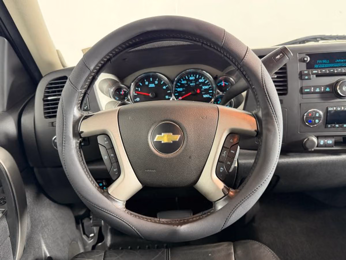 2014 Chevrolet Silverado 3500HD LT Pickup 4D 6 1/2 ft Crew Cab Image 24