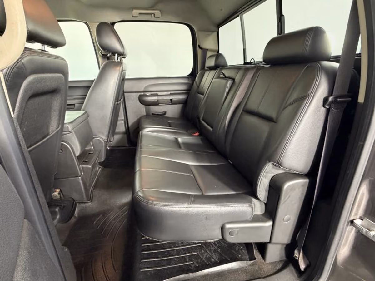 2014 Chevrolet Silverado 3500HD LT Pickup 4D 6 1/2 ft Crew Cab Image 35