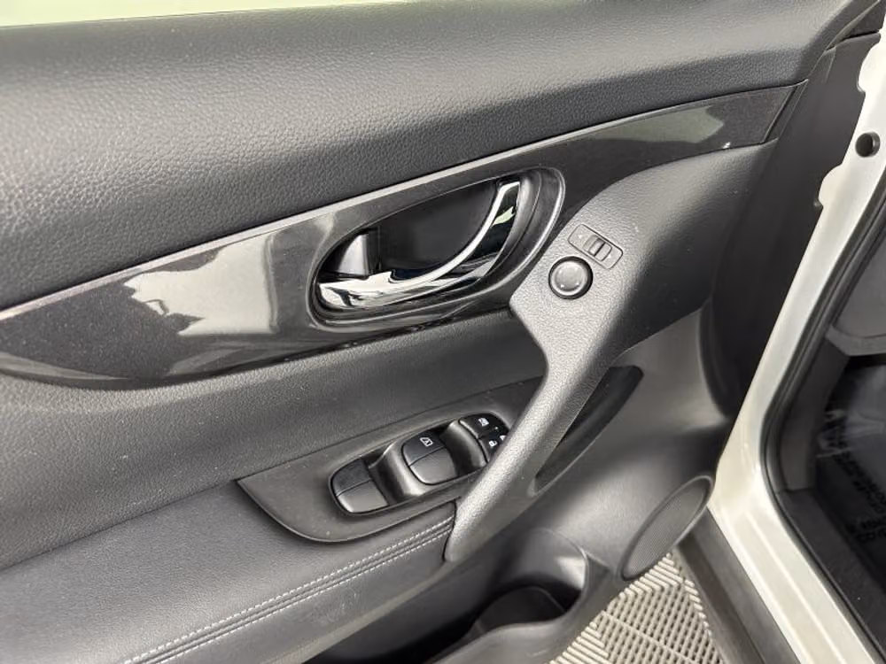 2020 Nissan Rogue SV Crossover Image 33
