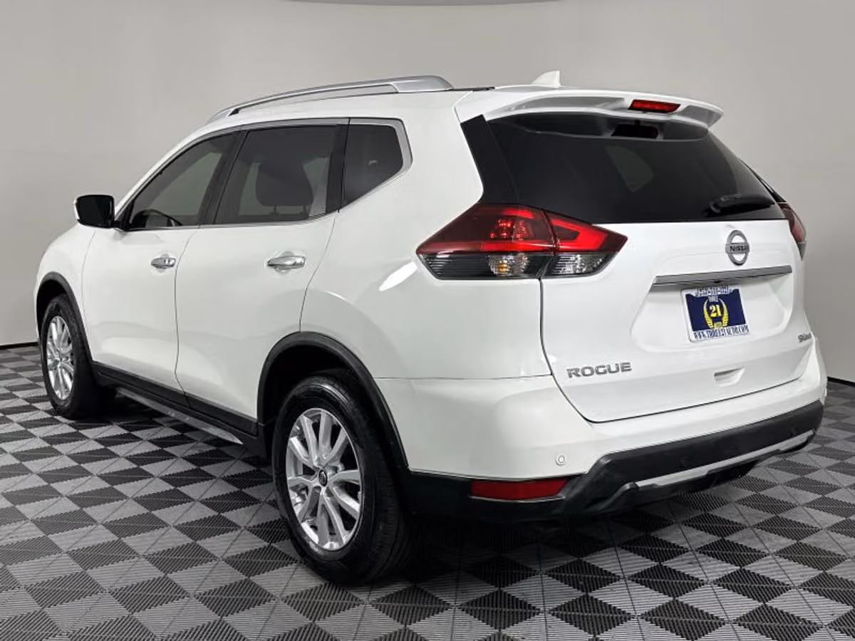 2020 Nissan Rogue SV Crossover Image 8