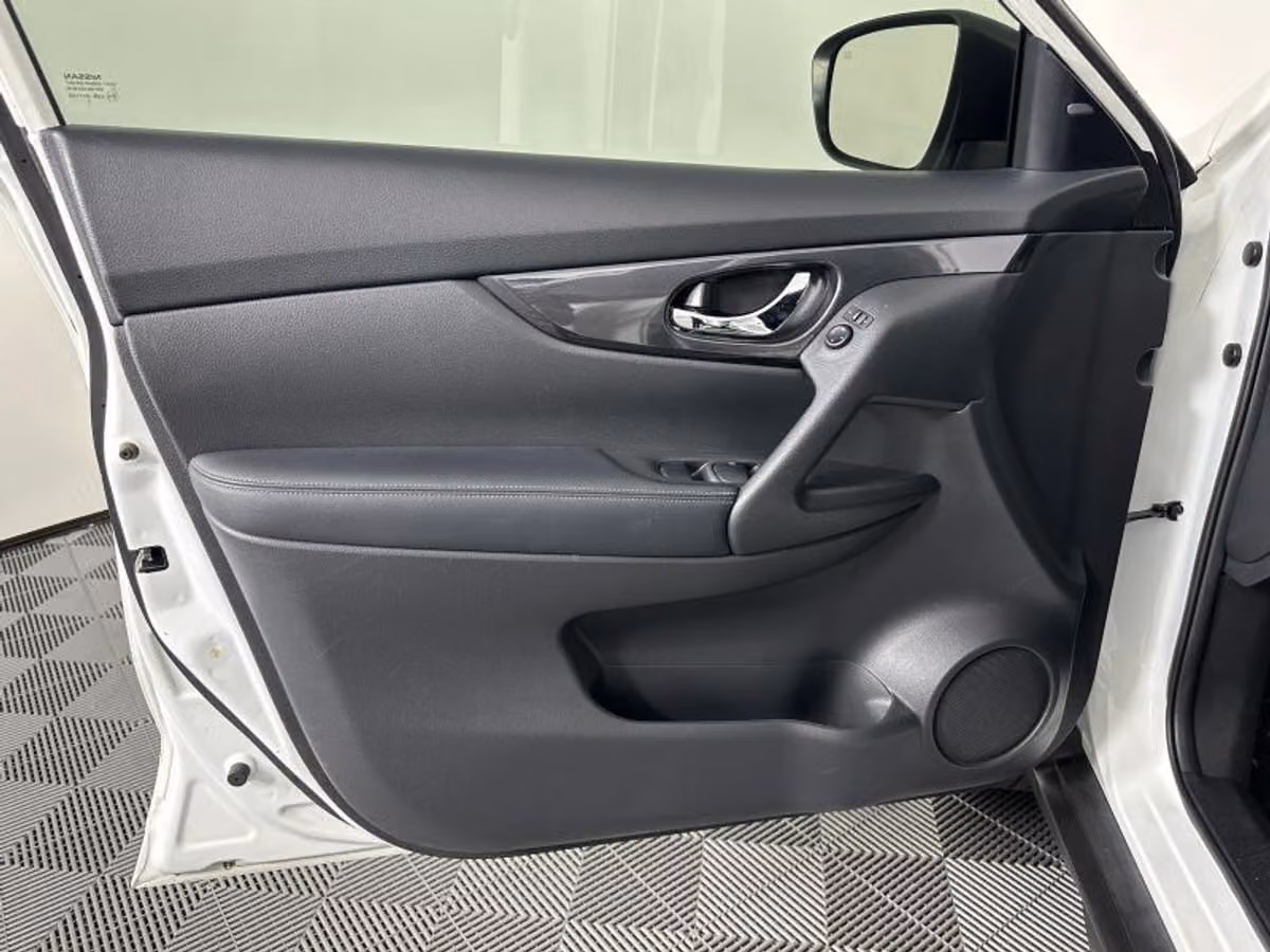 2020 Nissan Rogue SV Crossover Image 32