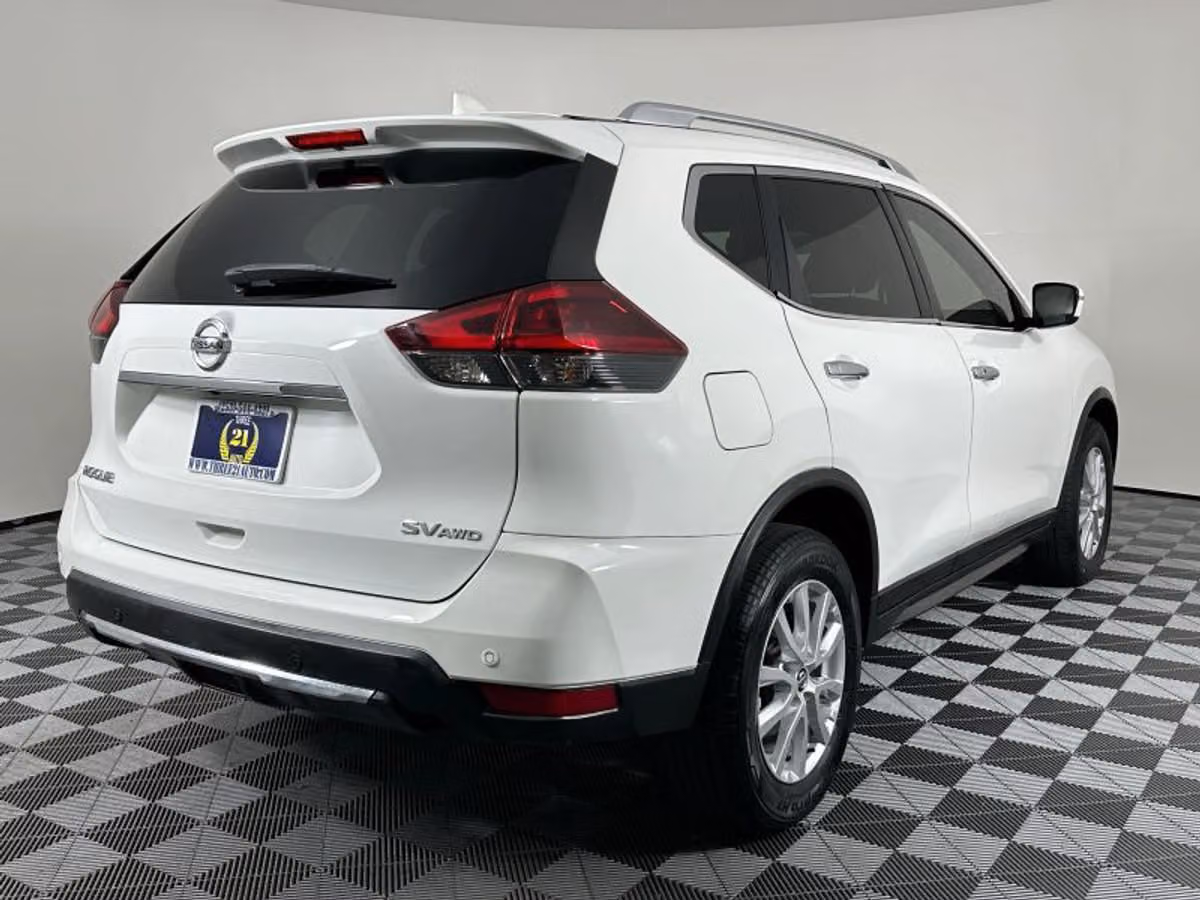 2020 Nissan Rogue SV Crossover Image 12