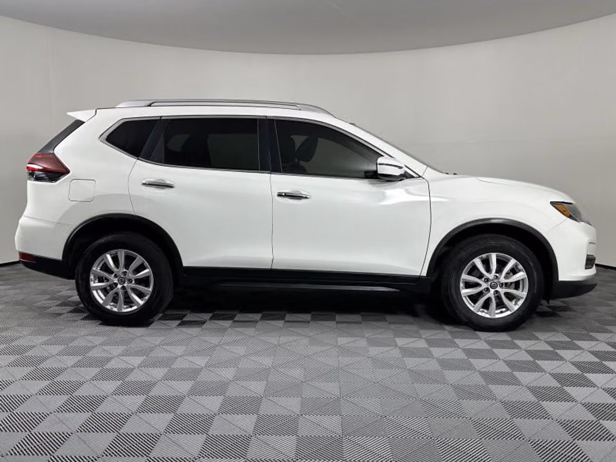 2020 Nissan Rogue SV Crossover Image 13