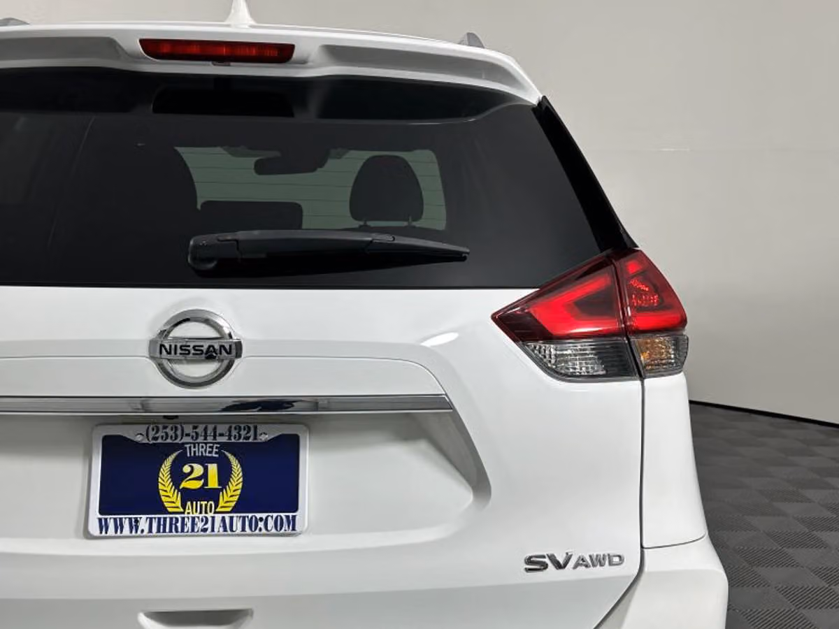 2020 Nissan Rogue SV Crossover Image 11