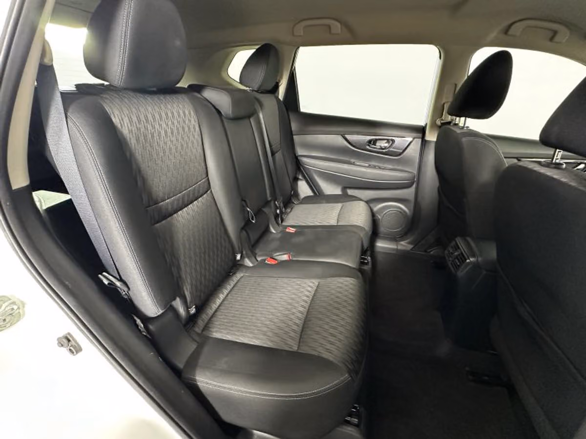 2020 Nissan Rogue SV Crossover Image 37