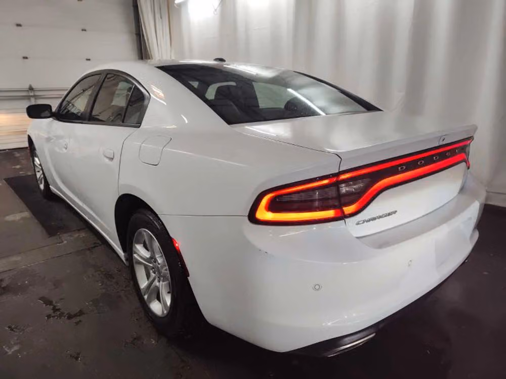 2021 Dodge Charger SXT Image 2