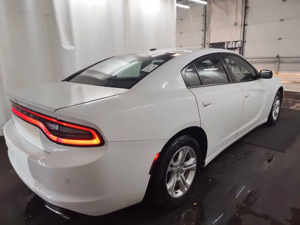 2021 Dodge Charger SXT Image 3
