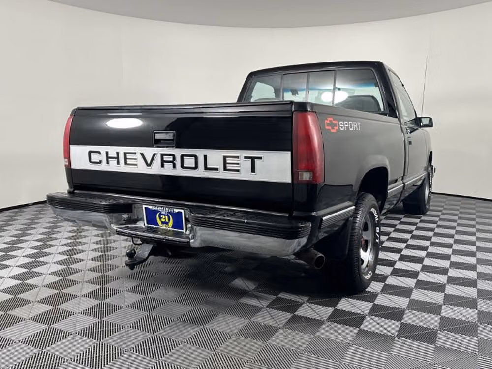 1989 Chevrolet C/K 1500 Series Silverado Regular Cab Image 9