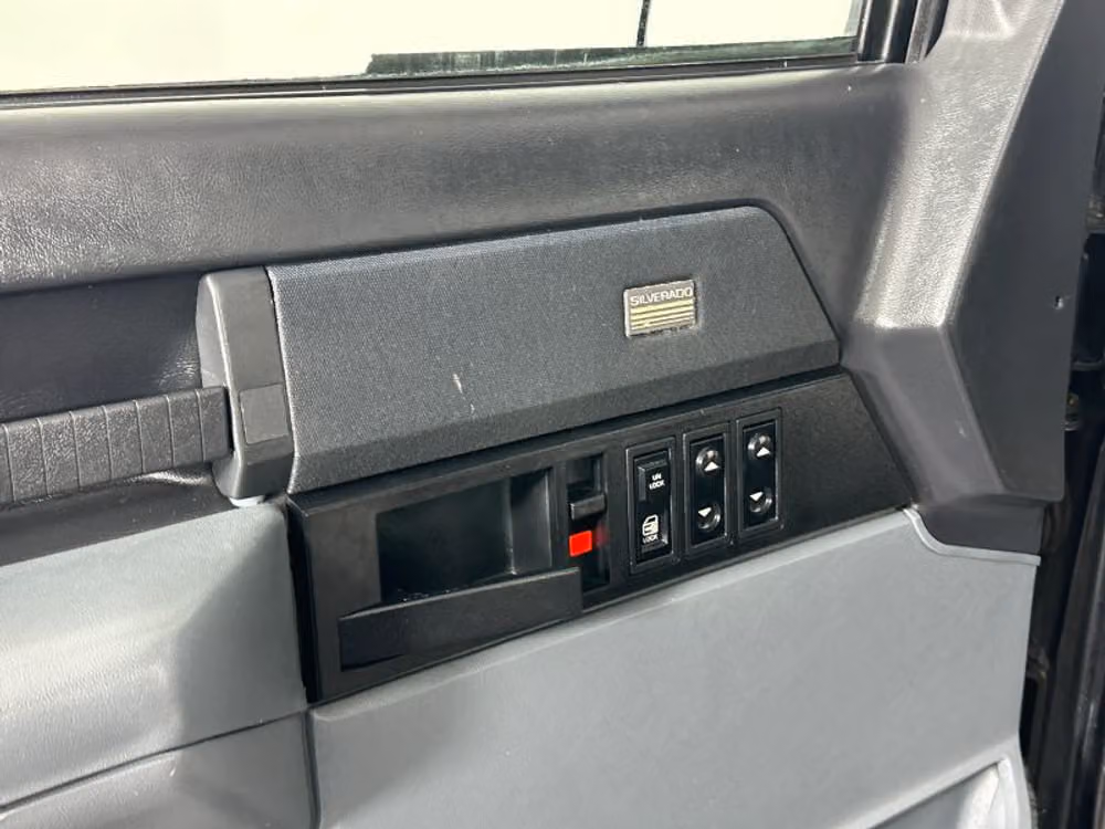 1989 Chevrolet C/K 1500 Series Silverado Regular Cab Image 25