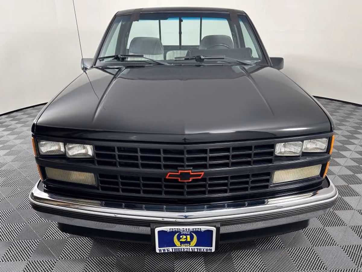 1989 Chevrolet C/K 1500 Series Silverado Regular Cab Image 3
