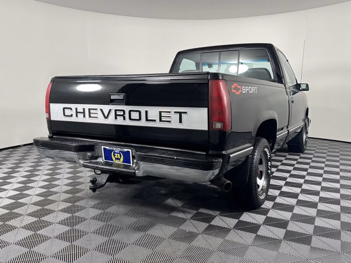 1989 Chevrolet C/K 1500 Series Silverado Regular Cab Image 9