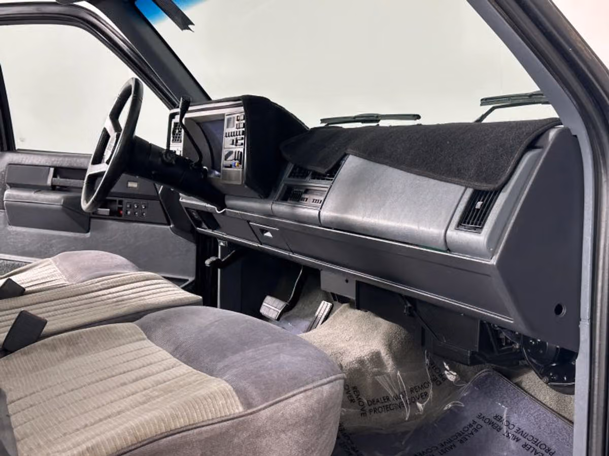 1989 Chevrolet C/K 1500 Series Silverado Regular Cab Image 32