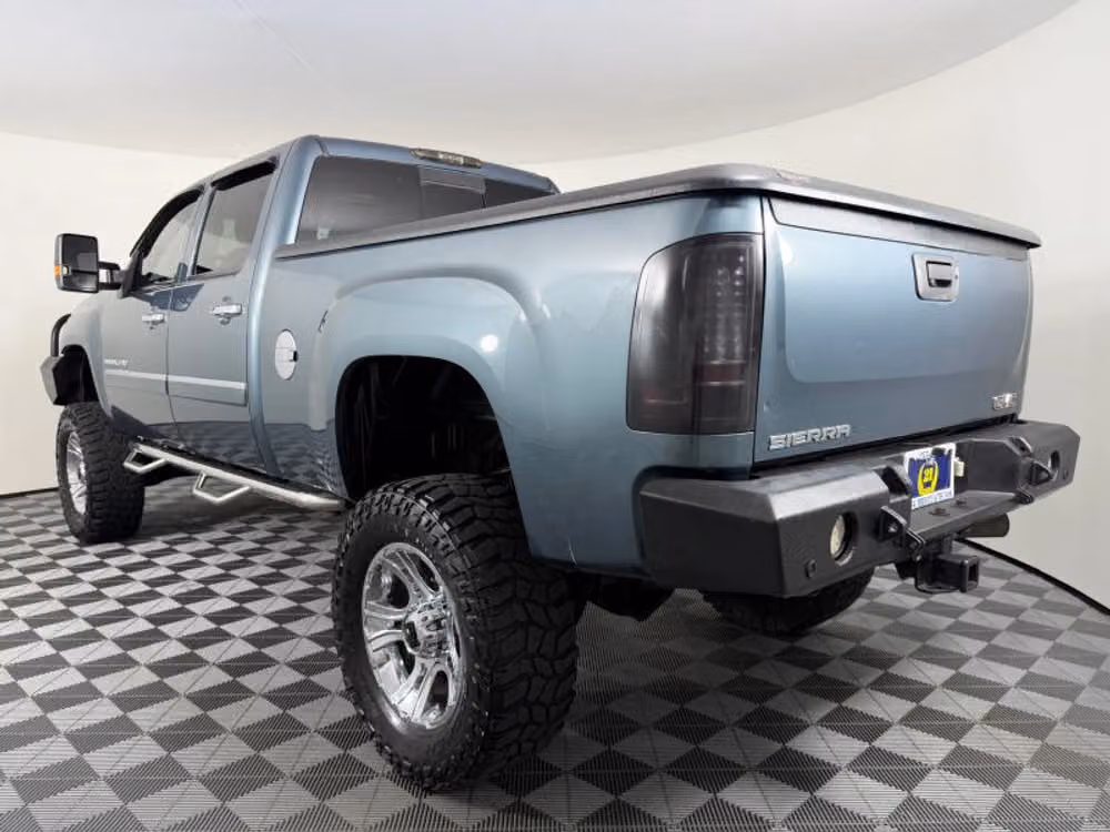 2011 GMC Sierra 3500HD Denali Pickup 4D 6 1/2 ft Crew Cab Image 12