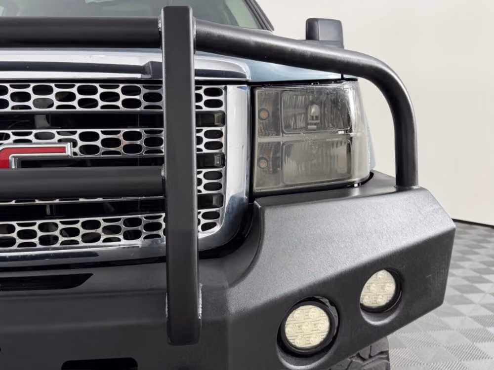 2011 GMC Sierra 3500HD Denali Pickup 4D 6 1/2 ft Crew Cab Image 5
