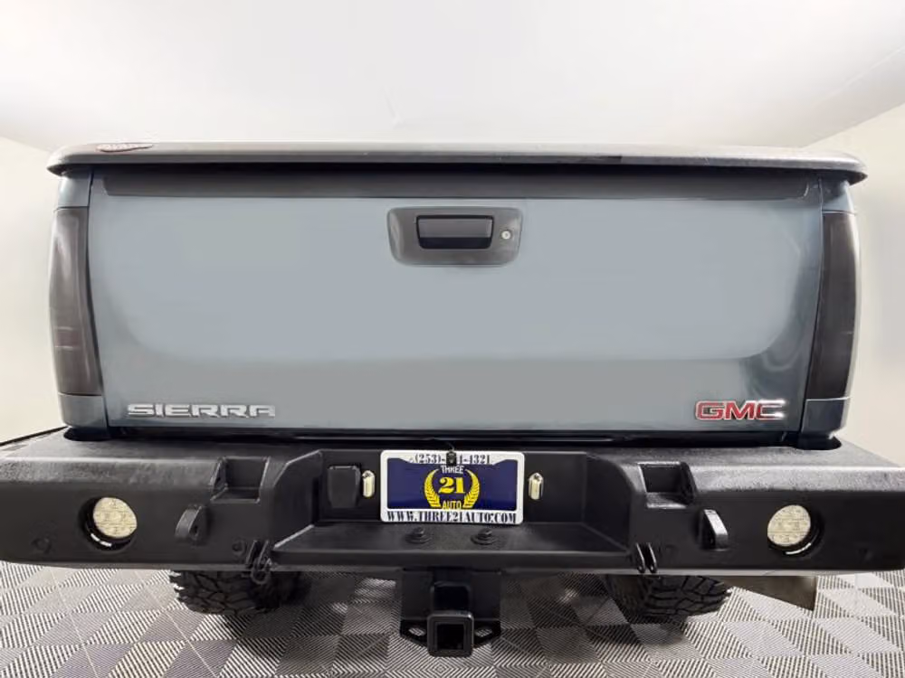 2011 GMC Sierra 3500HD Denali Pickup 4D 6 1/2 ft Crew Cab Image 9