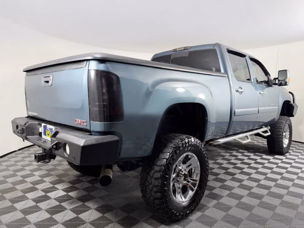2011 GMC Sierra 3500HD Denali Pickup 4D 6 1/2 ft Crew Cab Image 8
