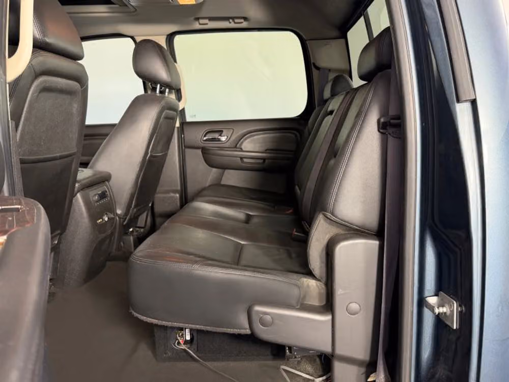2011 GMC Sierra 3500HD Denali Pickup 4D 6 1/2 ft Crew Cab Image 35