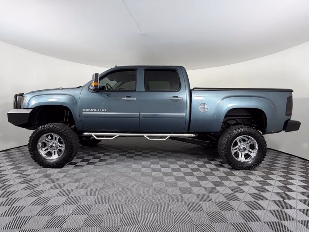 2011 GMC Sierra 3500HD Denali Pickup 4D 6 1/2 ft Crew Cab Image 13
