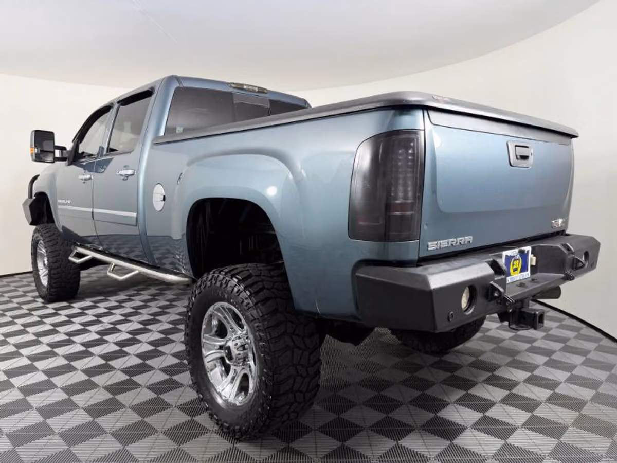 2011 GMC Sierra 3500HD Denali Pickup 4D 6 1/2 ft Crew Cab Image 12