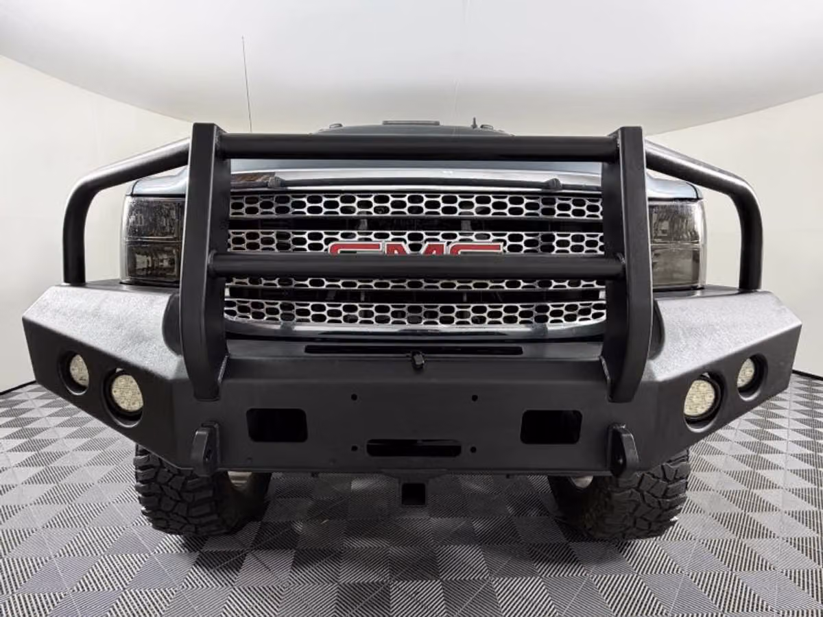 2011 GMC Sierra 3500HD Denali Pickup 4D 6 1/2 ft Crew Cab Image 3