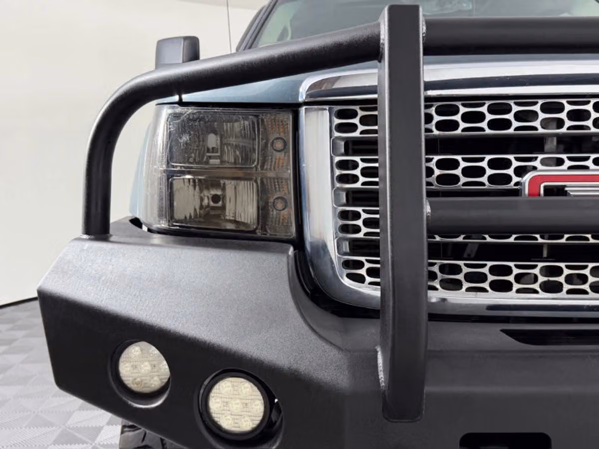 2011 GMC Sierra 3500HD Denali Pickup 4D 6 1/2 ft Crew Cab Image 4