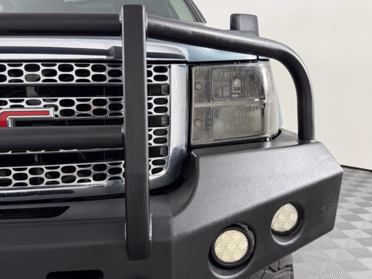 2011 GMC Sierra 3500HD Denali Pickup 4D 6 1/2 ft Crew Cab Image 5