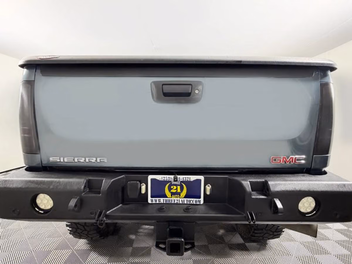 2011 GMC Sierra 3500HD Denali Pickup 4D 6 1/2 ft Crew Cab Image 9