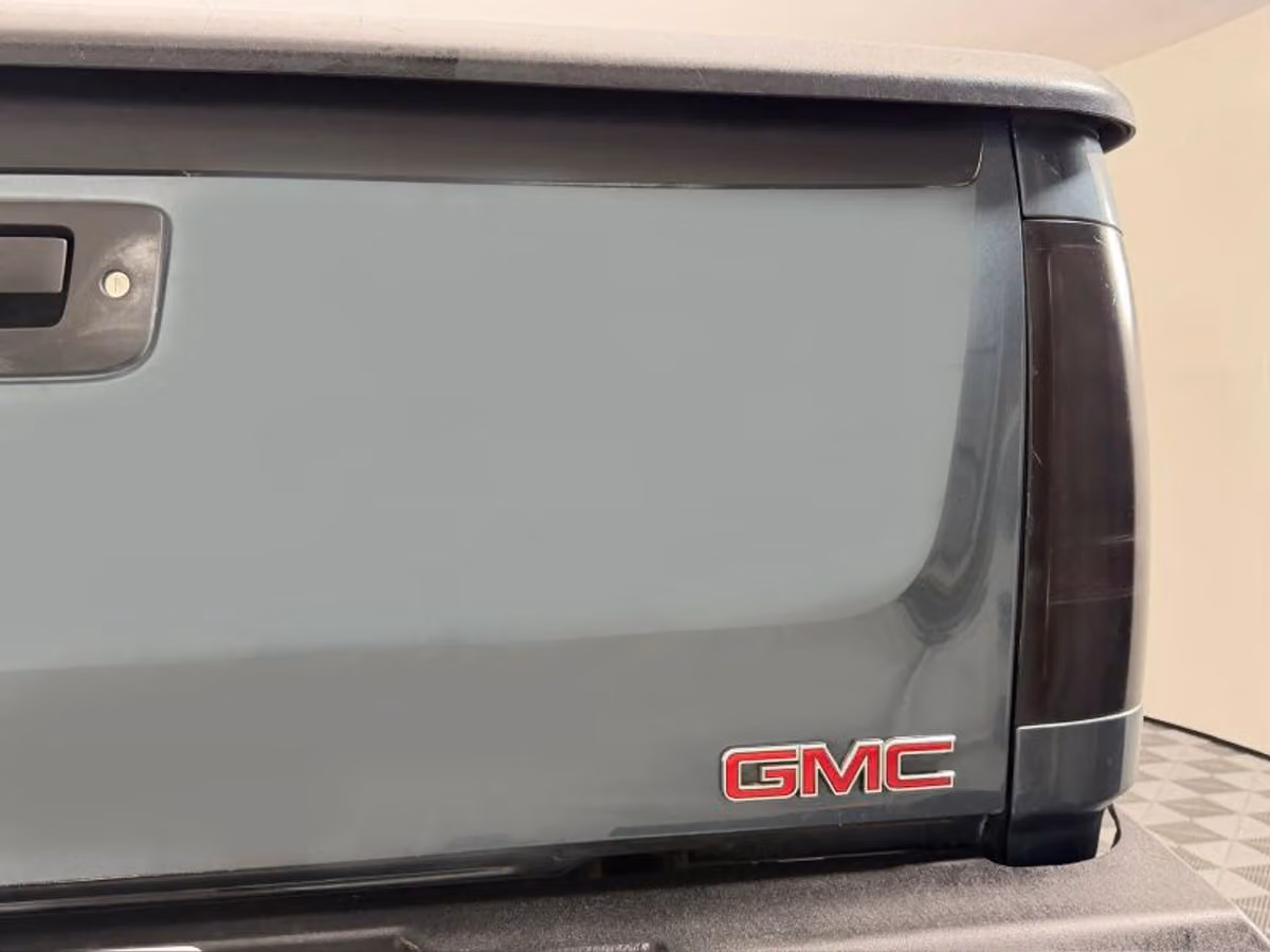 2011 GMC Sierra 3500HD Denali Pickup 4D 6 1/2 ft Crew Cab Image 11