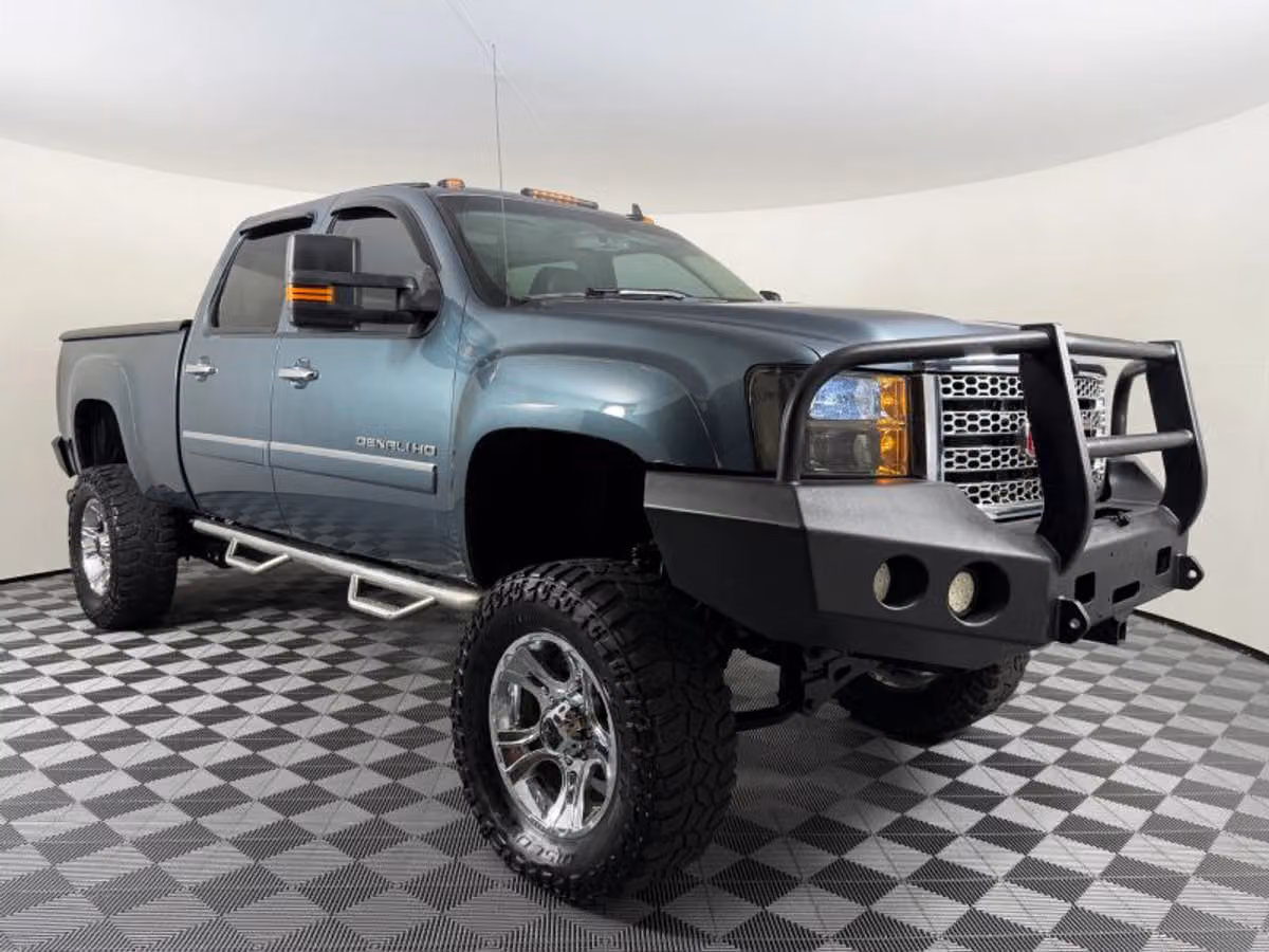 2011 GMC Sierra 3500HD Denali Pickup 4D 6 1/2 ft Crew Cab Image 6
