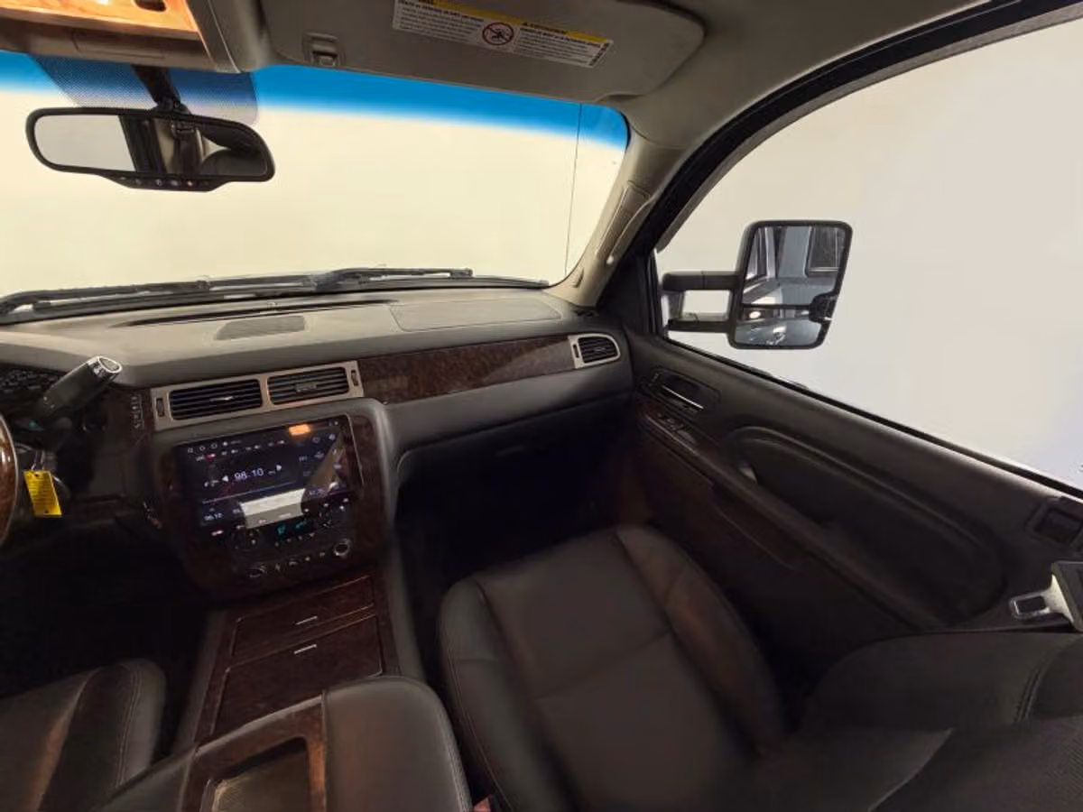 2011 GMC Sierra 3500HD Denali Pickup 4D 6 1/2 ft Crew Cab Image 20