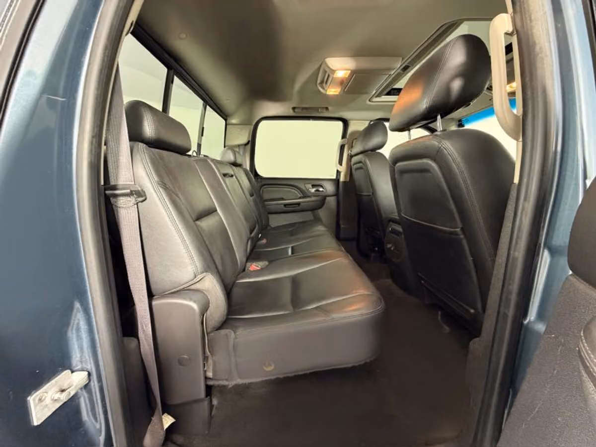 2011 GMC Sierra 3500HD Denali Pickup 4D 6 1/2 ft Crew Cab Image 36