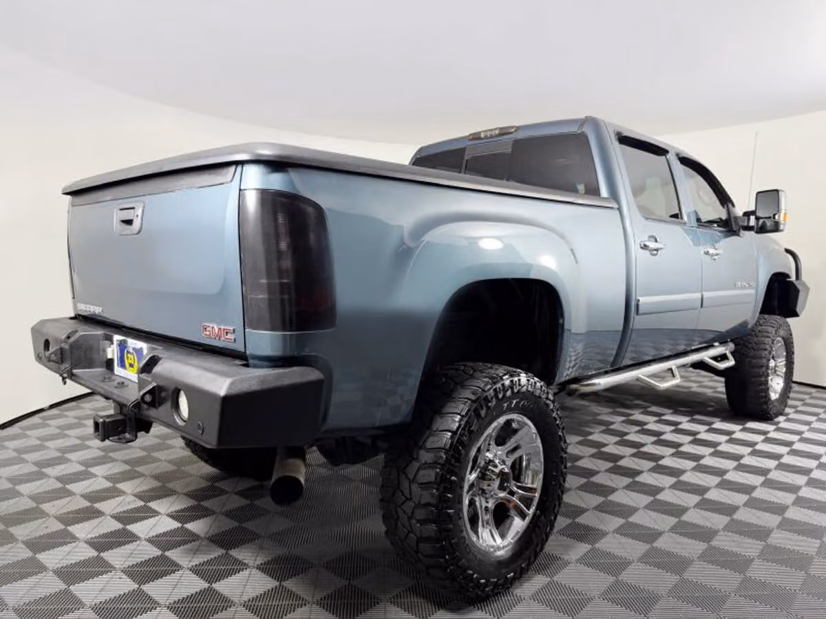2011 GMC Sierra 3500HD Denali Pickup 4D 6 1/2 ft Crew Cab Image 8
