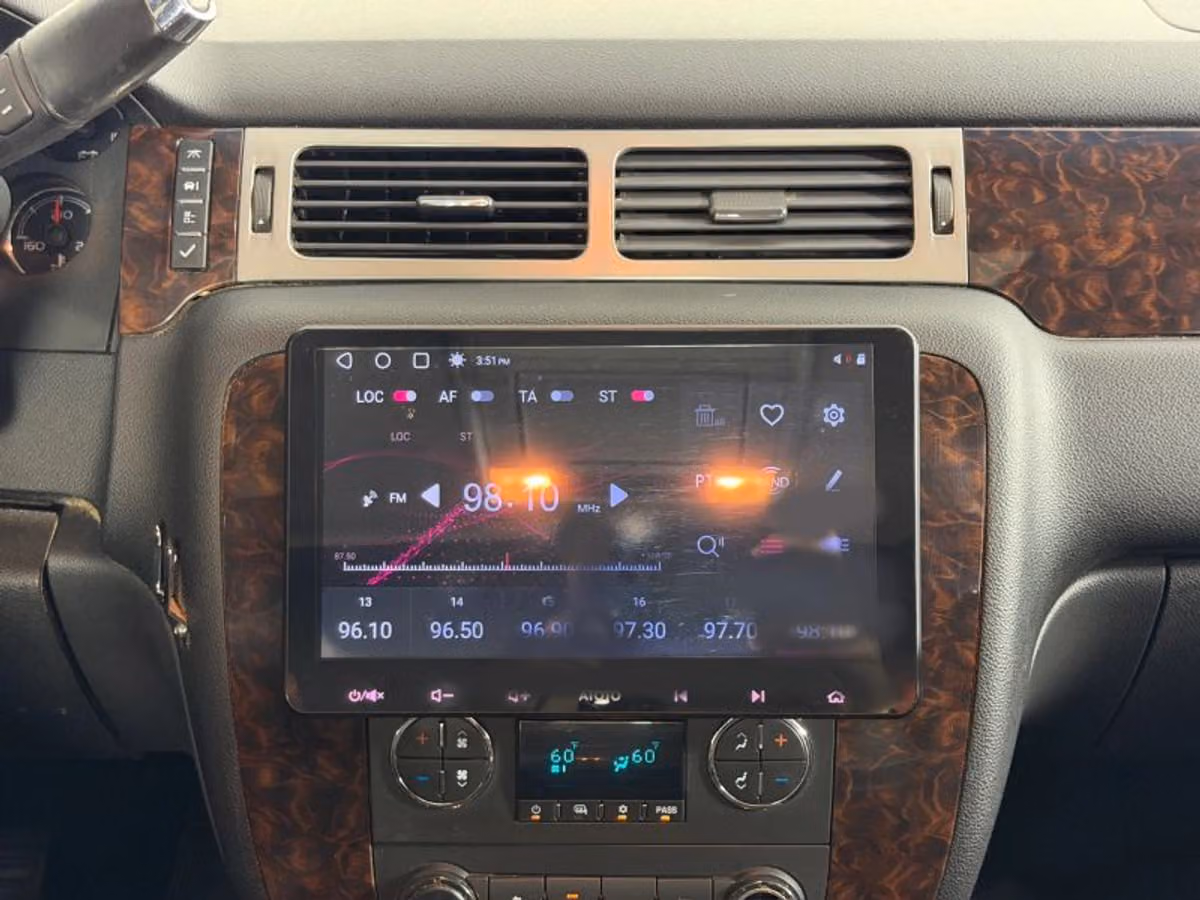 2011 GMC Sierra 3500HD Denali Pickup 4D 6 1/2 ft Crew Cab Image 23