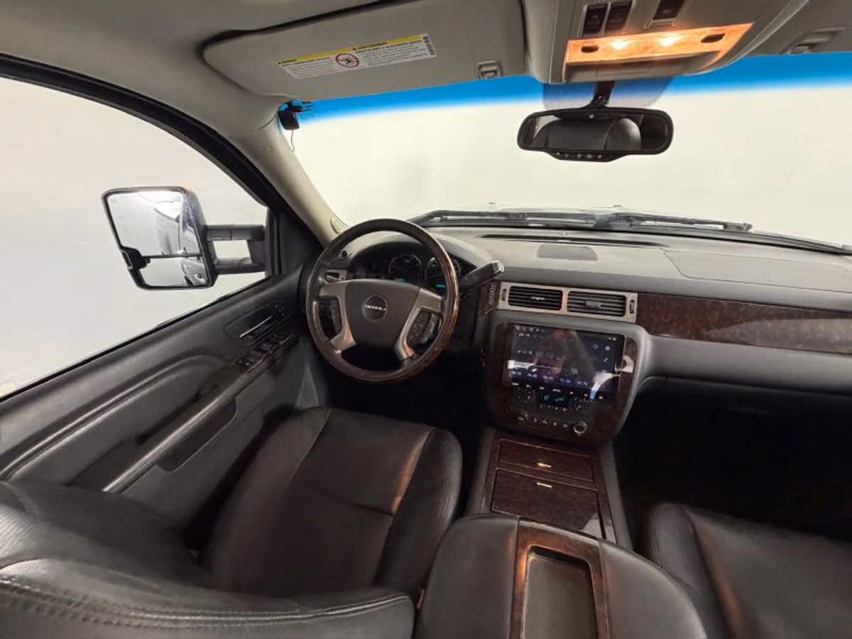 2011 GMC Sierra 3500HD Denali Pickup 4D 6 1/2 ft Crew Cab Image 19