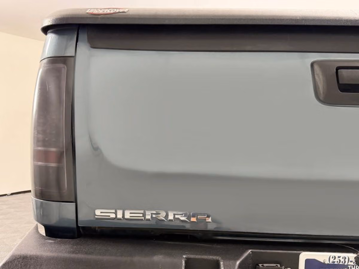 2011 GMC Sierra 3500HD Denali Pickup 4D 6 1/2 ft Crew Cab Image 10