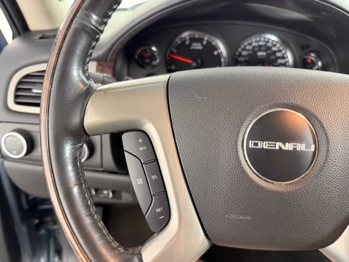 2011 GMC Sierra 3500HD Denali Pickup 4D 6 1/2 ft Crew Cab Image 26